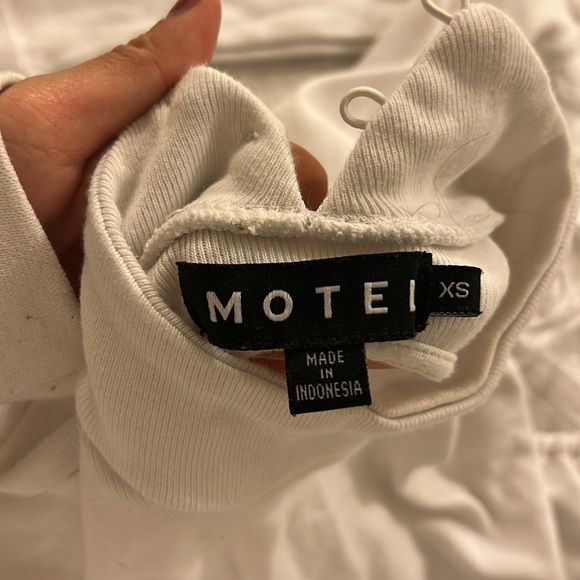 Motel Rocks Open Back Long Sleeve - Picture 3 of 3